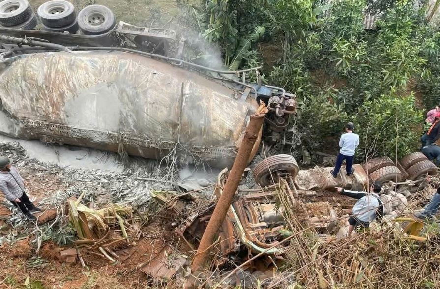 Xe dau keo roi xuong vuc o Yen Bai, hai nguoi tu vong hinh anh