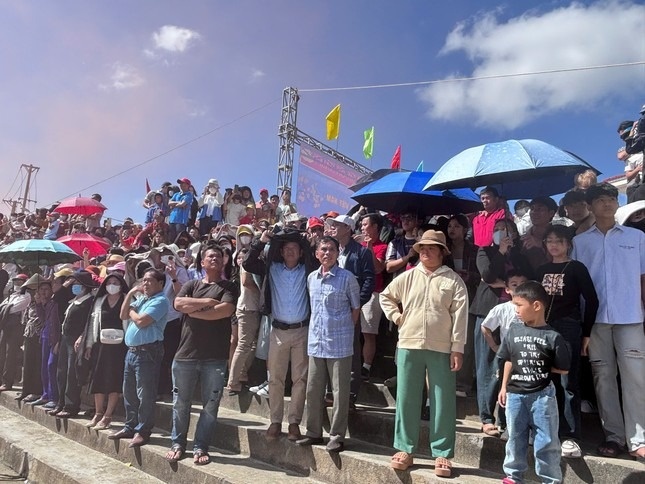 Le hoi mo bien anh 7