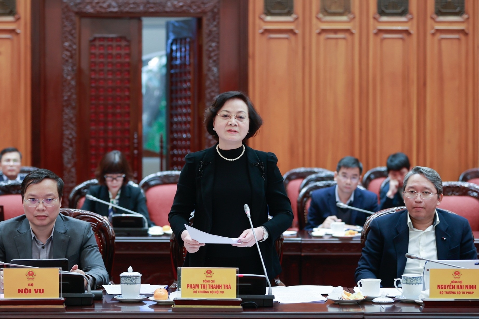 Bo nganh, dia phuong giam it nhat 20% cong chuc, vien chuc de tinh gon hinh anh