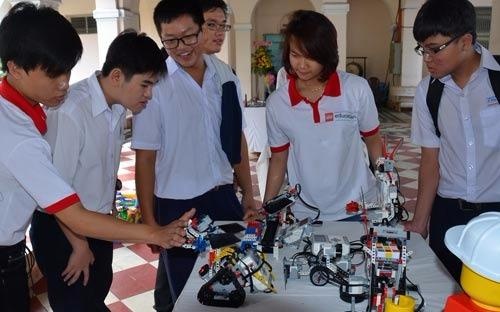 Tieng Anh: Han che lon cua truong chuyen hinh anh