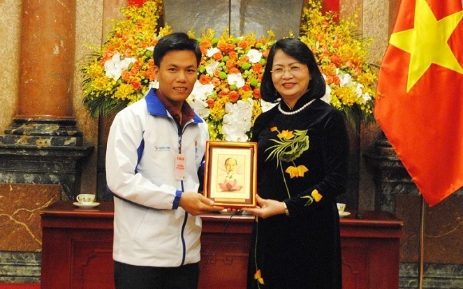 thay giao day hoc ngoai dao anh 1