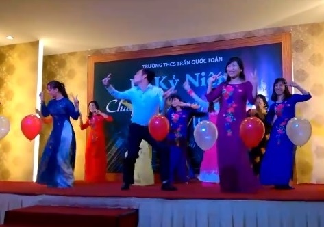 thầy cô nhảy bống bống bang bang ảnh 1 thay co nhay bong bong bang bang anh 1