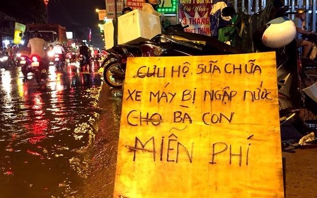 Ba anh em sua xe mien phi o Sai Gon vao de Ngu van lop 8 hinh anh