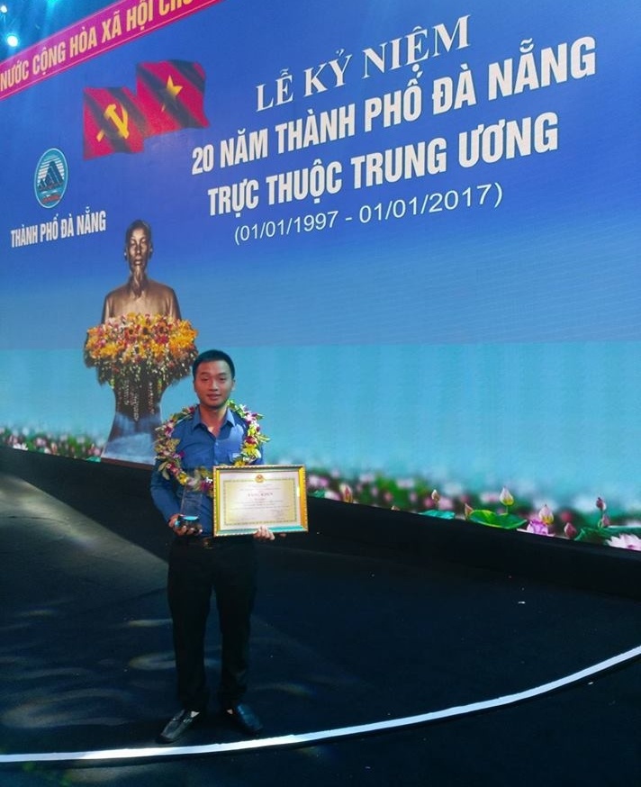 người hùng cứu người vụ chìm tàu Đà Nẵng ảnh 1 nguoi hung cuu nguoi vu chim tau Da Nang anh 1