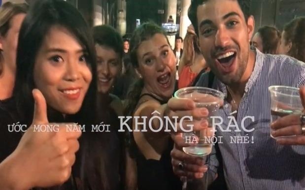 9X lam video truyen thong diep khong xa rac bua bai hinh anh