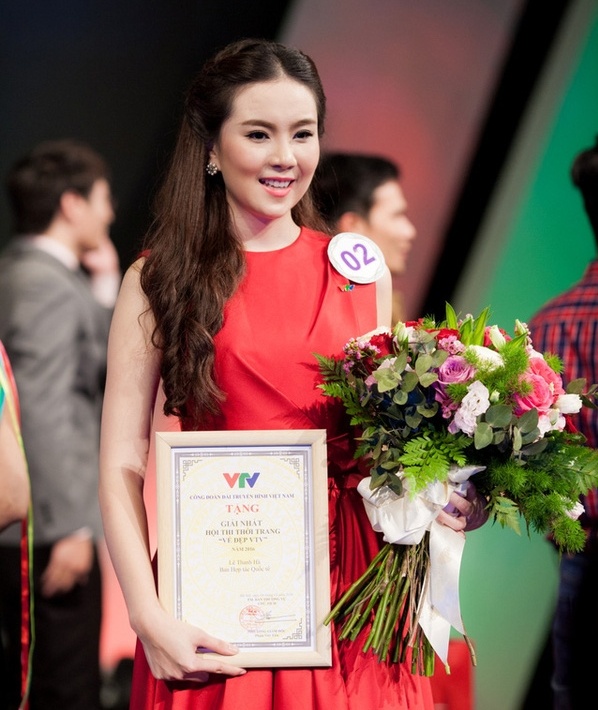 Nu MC noi tieng anh 2