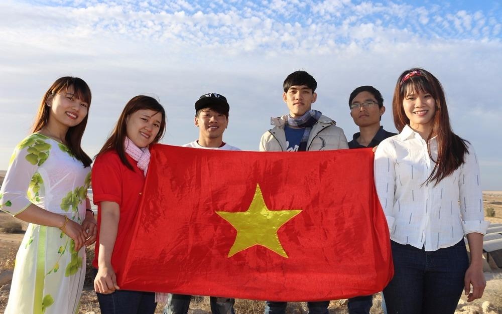 Du hoc sinh Viet lam clip chuc Tet Dinh Dau hinh anh