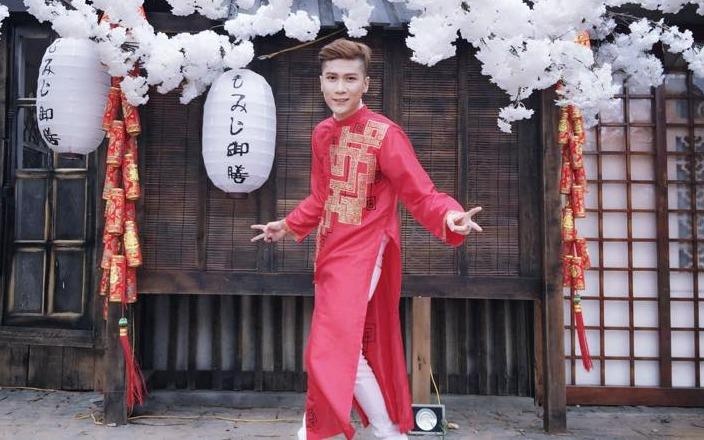 Vanh Leg che nhac 'Ron rang Tet den' hinh anh