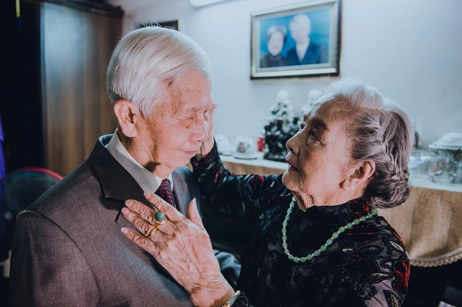 anh ong ba anh gay xuc dong anh 1