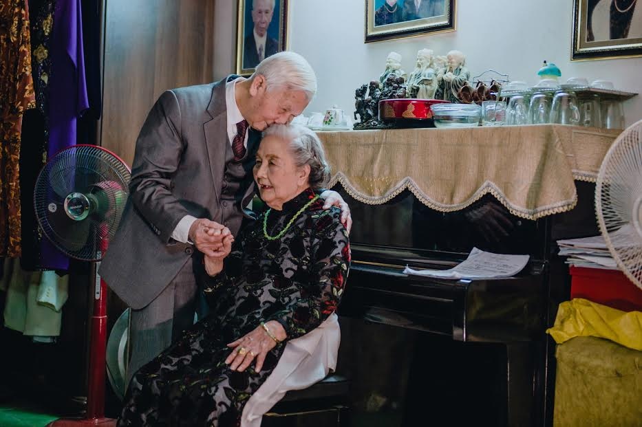 anh ong ba anh gay xuc dong anh 11