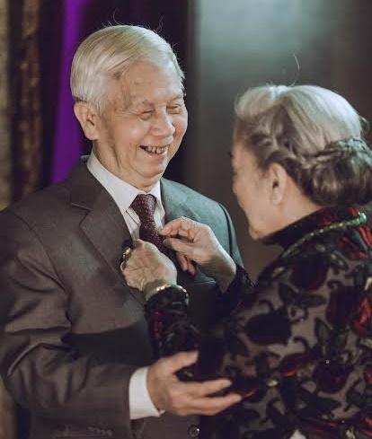 anh ong ba anh gay xuc dong anh 8