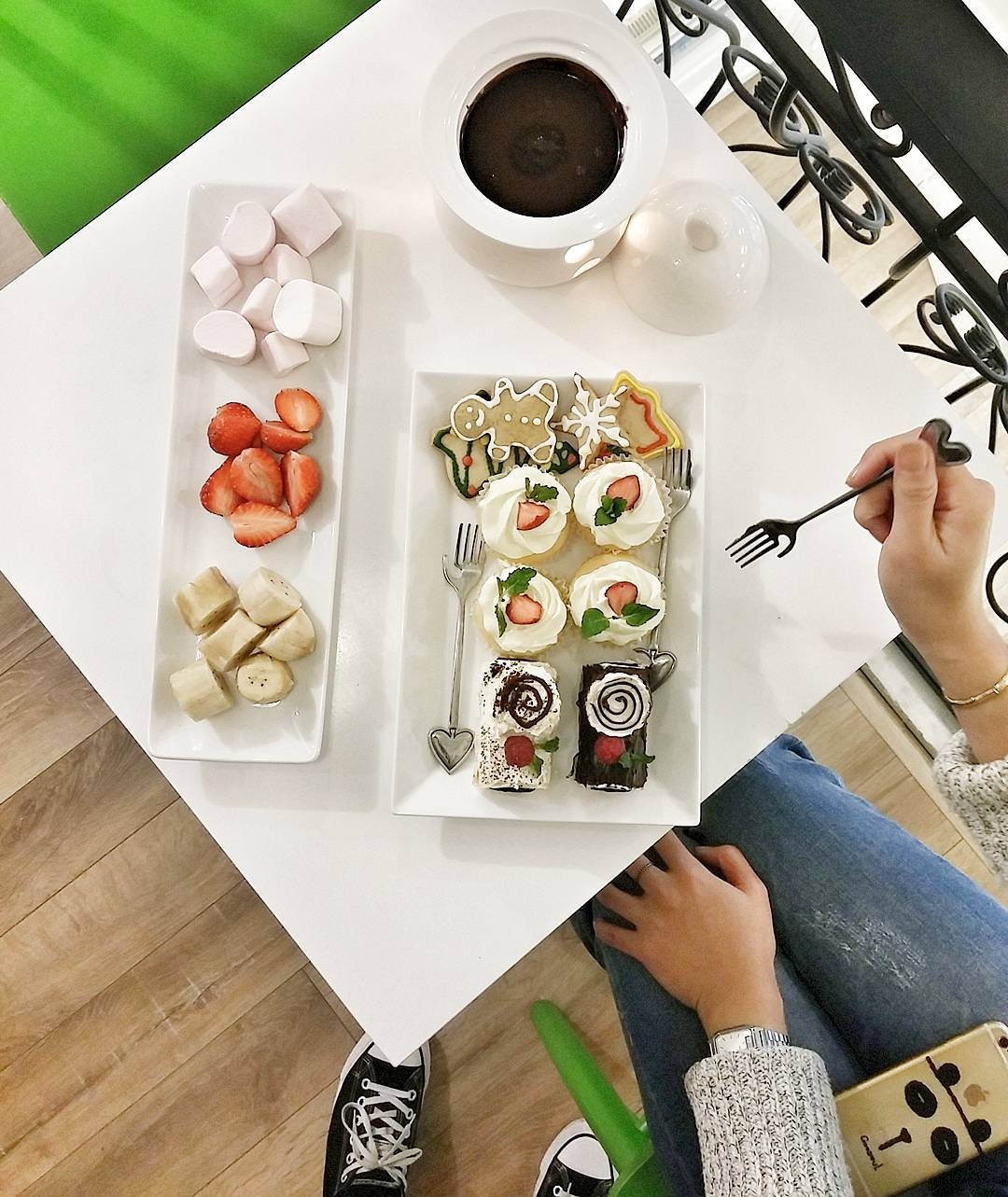 Co gai Food Reviewer noi tieng Ha Noi anh 8