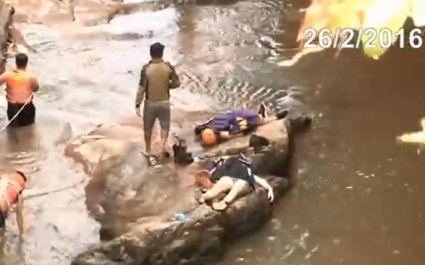 Nguy hiem rinh rap tu du lich du day vuot thac hinh anh