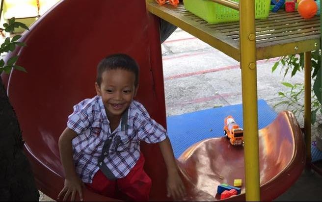 Ngay 8/3 'cau be xep dep' di hoc buoi dau tien hinh anh