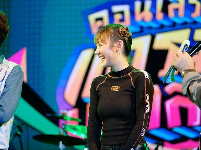 hot girl Thai mac ao dai anh 3