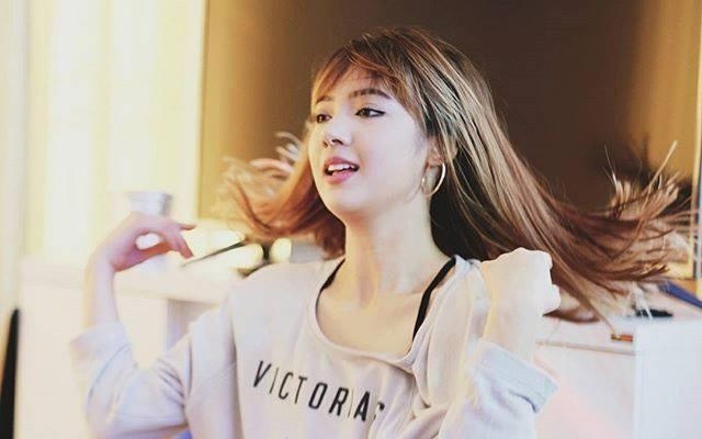 Hot girl Thai Lan hat 'Beo dat may troi' hinh anh