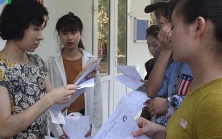 Thi sinh khong phai nop le phi du thi THPT quoc gia 2017 hinh anh