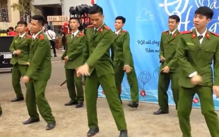 Hoc vien canh sat nhay 'Bong bong bang bang' hinh anh