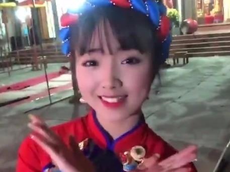 9X mac ao dai do thu hut chu y vi qua xinh dep hinh anh