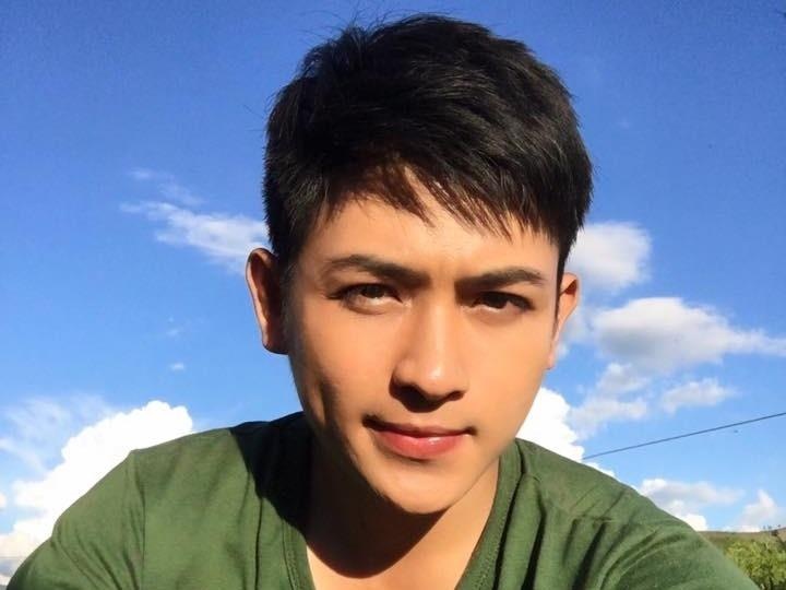 Anh chang duoc menh danh 'phat thanh vien dep trai nhat Viet Nam' hinh anh