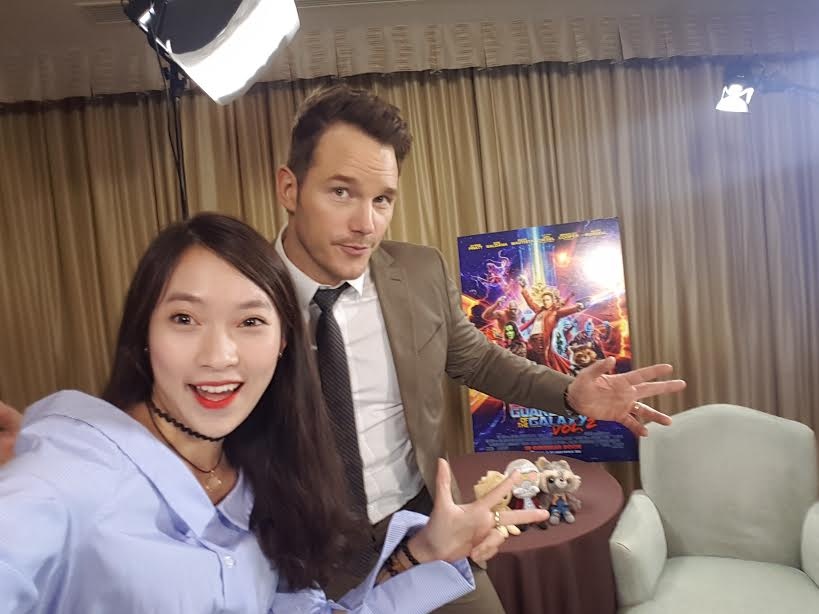 Trần Khánh Vy selfie với sao Hollywood ảnh 1 Tran Khanh Vy selfie voi sao Hollywood anh 1