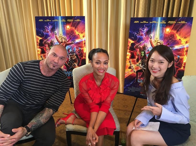 Trần Khánh Vy selfie với sao Hollywood ảnh 2 Tran Khanh Vy selfie voi sao Hollywood anh 2
