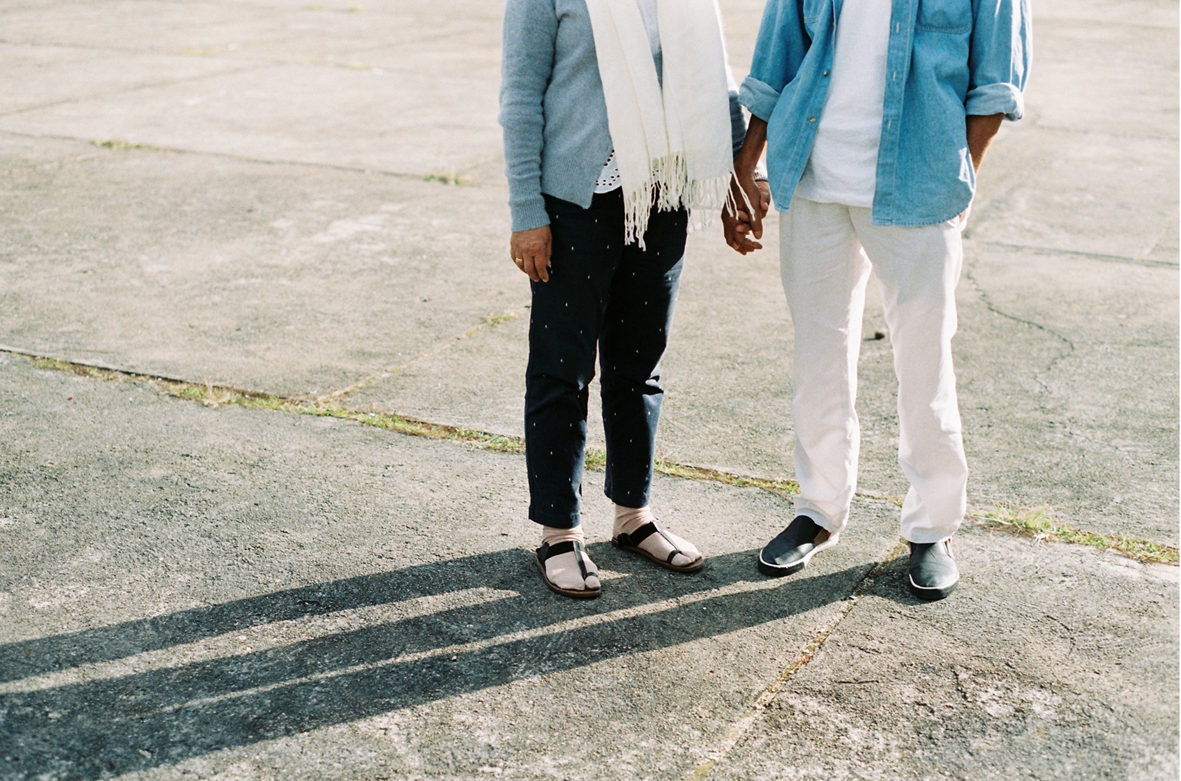 Anh cuoi xuc dong con trai chup cho bo me anh 3