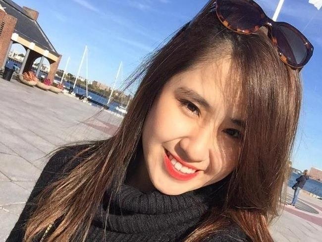 Co gai xinh dep nhan hoc bong toan phan 4 ty dong tai My hinh anh