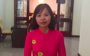 Giao su mac quan dui day hoc: Nhung nguoi tre noi gi? hinh anh