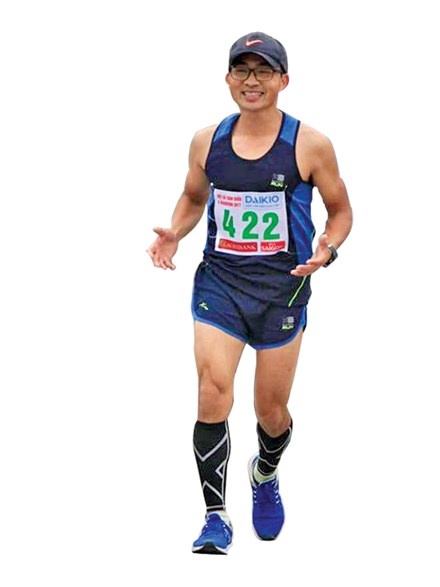 Nguoi Viet dau tien thach thuc marathon Everest anh 2