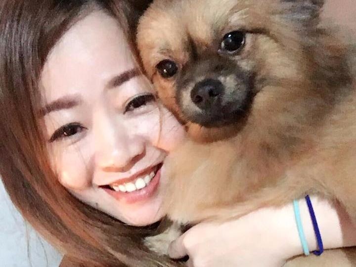 Nguoi phu nu nghi viec mot thang, in 1.000 to roi tim chu cho that lac hinh anh