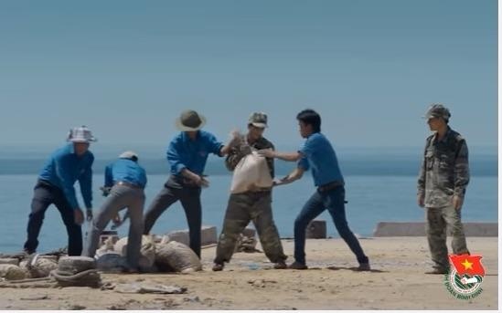 Chuong trinh sinh vien voi bien dao tai Binh Dinh hinh anh