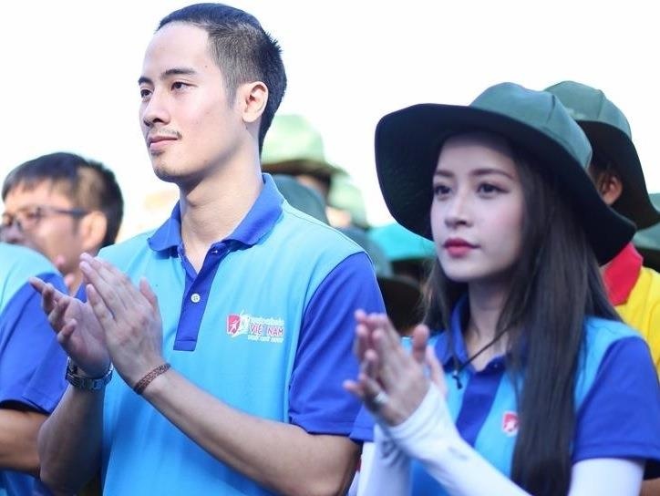 Sinh vien trinh bay y tuong khoi nghiep tu bien, dao hinh anh