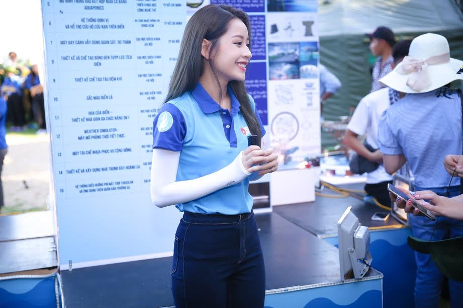 Chi Pu du chuong trinh sinh vien voi bien dao To quoc anh 7