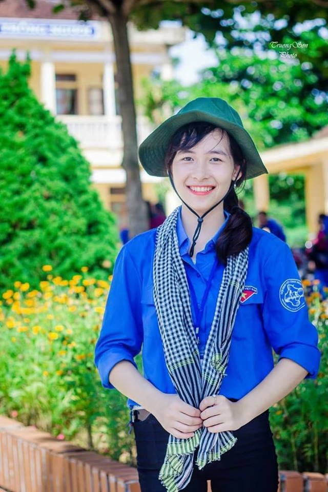 nu sinh vien xinh dep trong mau ao tinh nguyen anh 2