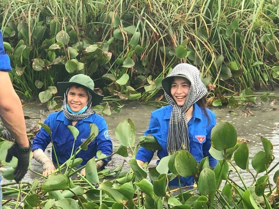 nu sinh vien xinh dep trong mau ao tinh nguyen anh 3