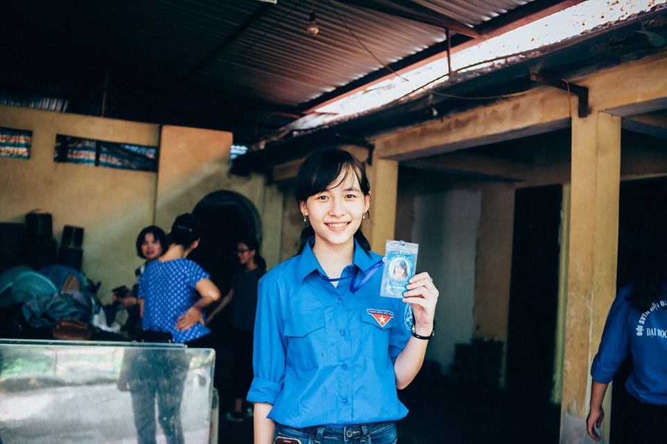 nu sinh vien xinh dep trong mau ao tinh nguyen anh 6