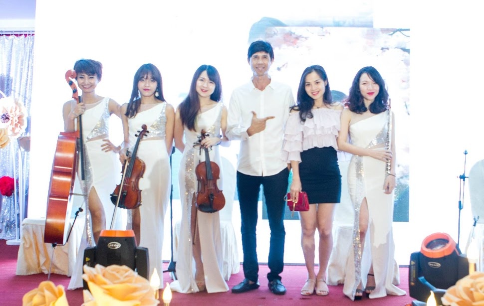 rước dâu bằng 60 xe Ford ảnh 7 ruoc dau bang 60 xe Ford anh 7