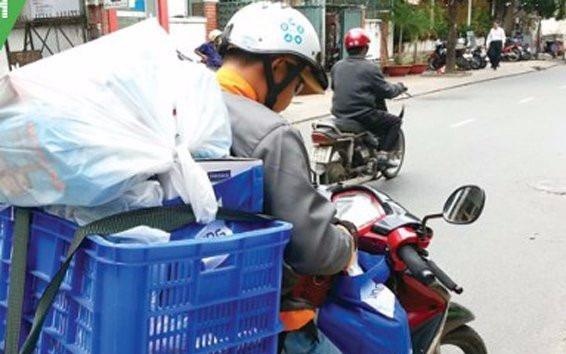 Tin nhan cam on cua chang shipper mac ung thu duoc tang 300.000 dong hinh anh