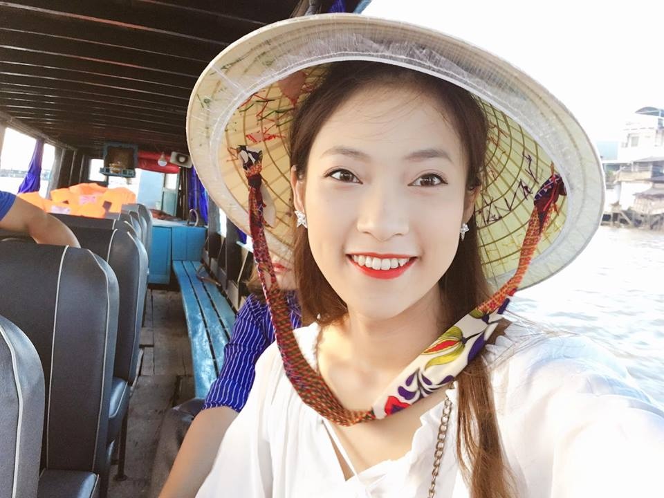 Khanh Vy lam MC 2 chuong trinh ve tieng Anh anh 5