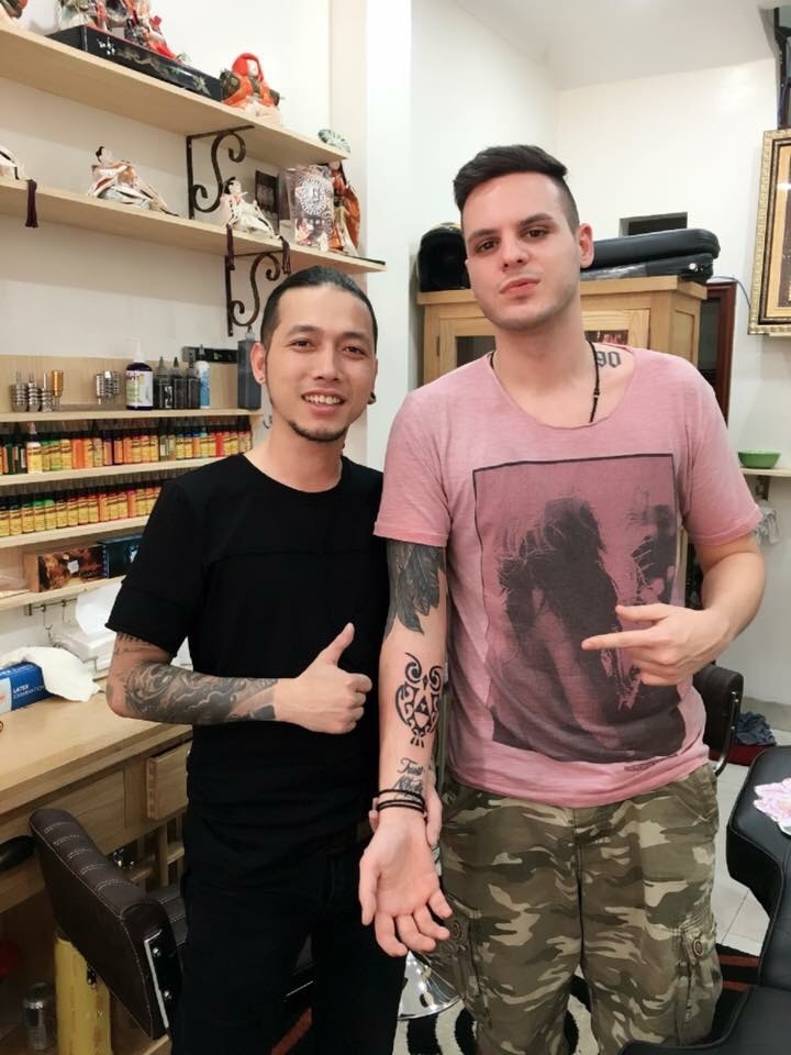 chang trai xam kin mat vi that tinh anh 3