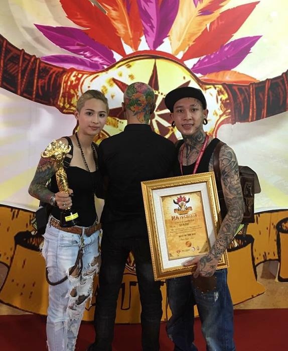 chang trai xam kin mat vi that tinh anh 1