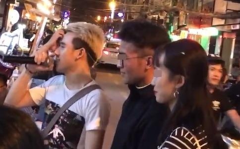 Chang trai to tinh gay xon xao pho Tay Bui Vien hinh anh