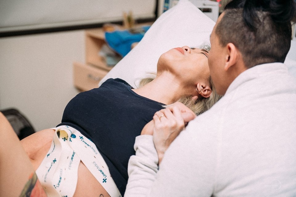 khoanh khac vuot can cung vo gay xuc dong anh 2