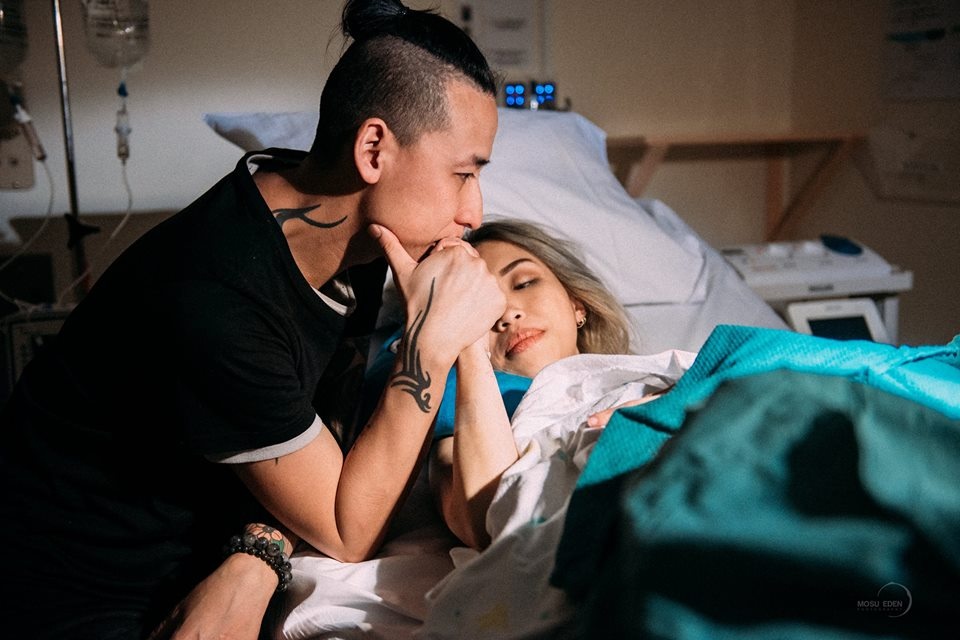 khoanh khac vuot can cung vo gay xuc dong anh 1