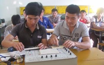 Vi sao truong nghe kho tuyen sinh? hinh anh