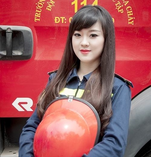 Hot girl Phong chay chua chay thi hoa hau anh 6