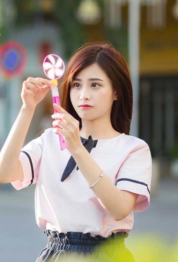 Cô gái 19 tuổi được gọi là hot girl quảng cáo ảnh 5 Co gai 19 tuoi duoc goi la hot girl quang cao anh 5