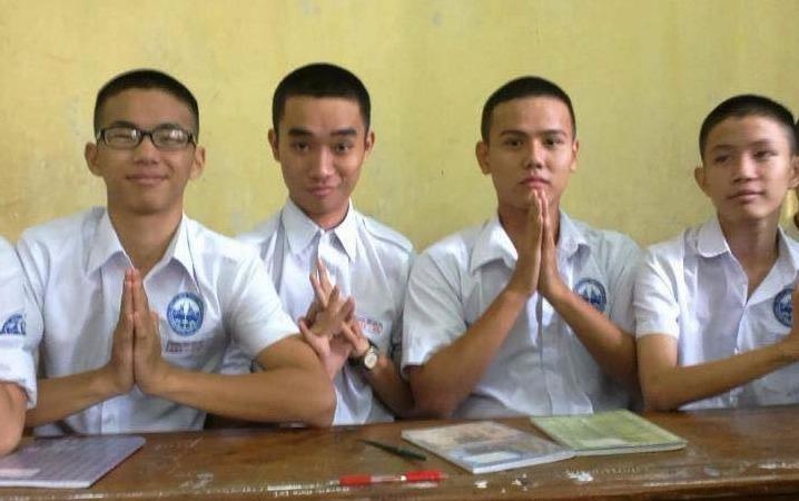 Dan mang thi nhau khoe anh hoi con trai cat 'dau dinh' thoi di hoc hinh anh