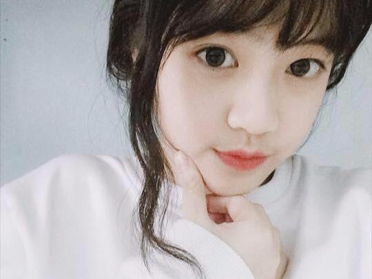 Khanh Linh the hien kha nang bien hoa trang diem hinh anh